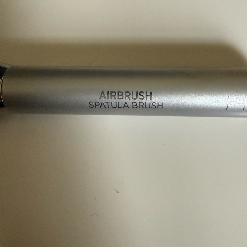 NWOT!!! It Cosmetics Silver Makeup Brush - Picture 4 of 4